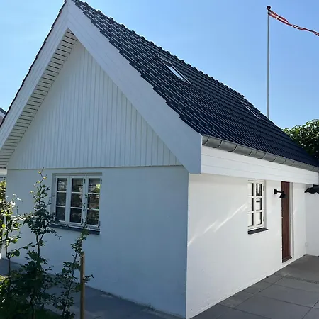 Semesterbostad Beach Guest House