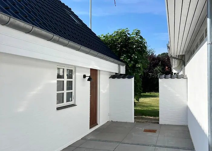 Beach Guest House *